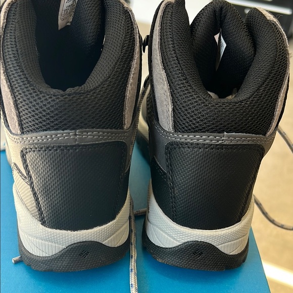 Columbia Charcoal Outdoor Boots BRAND NEW - Picture 3 of 8